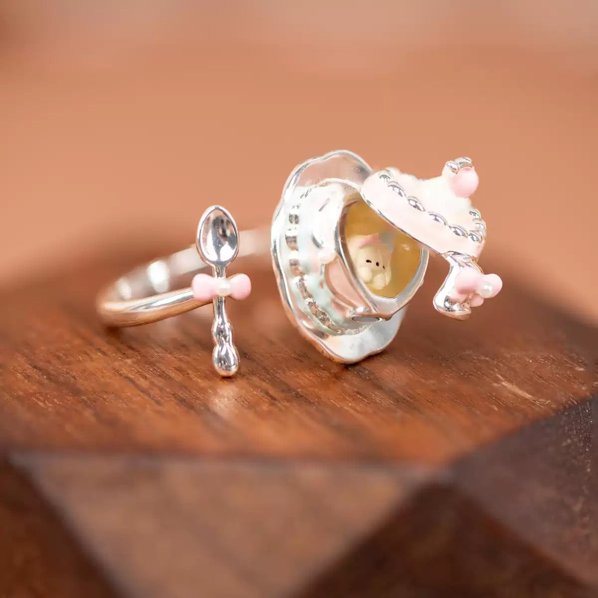 Sterling Silver Cream Cake Swivel Ring