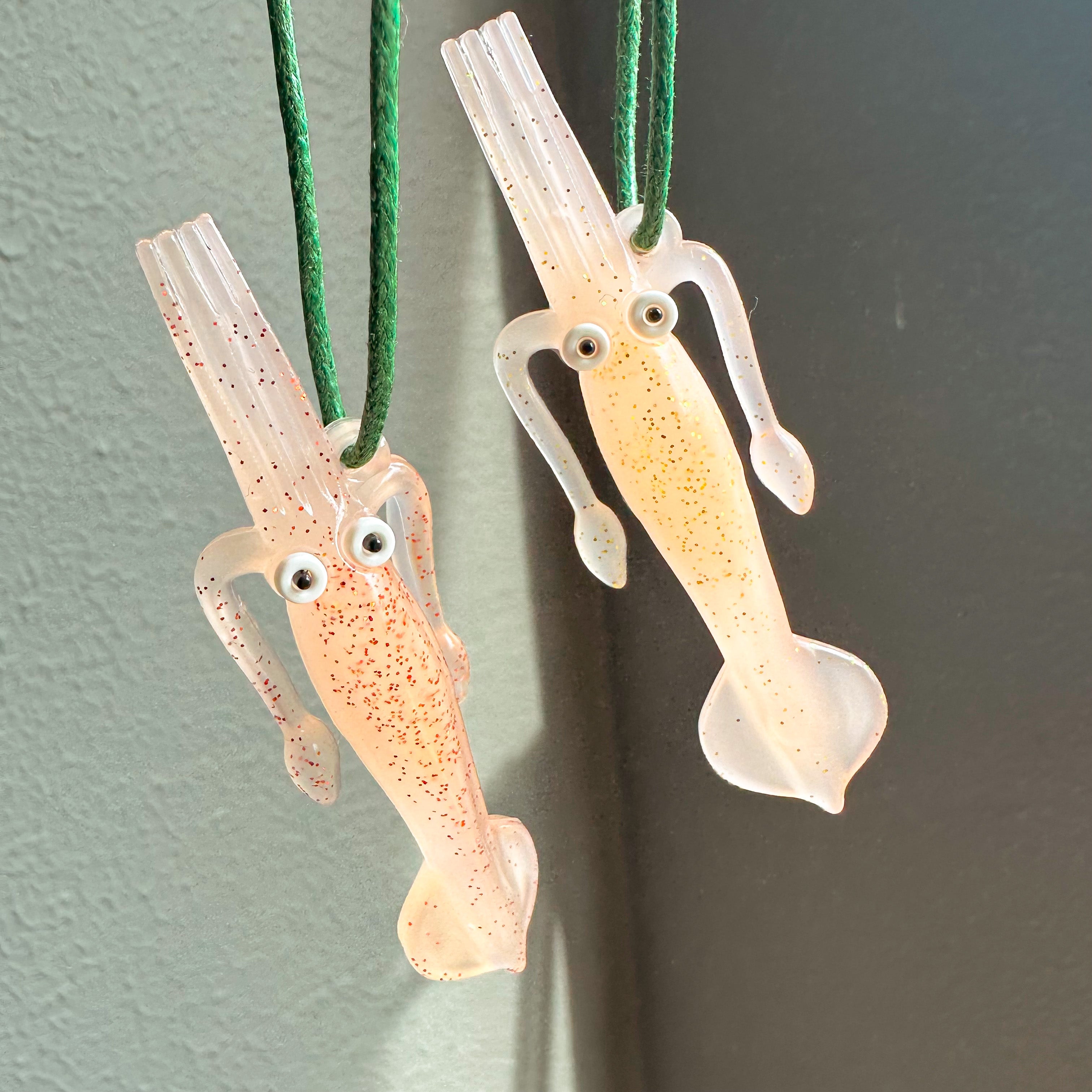 UV Color Changing Squid in a pack of 5 (buy one pack and get one free)