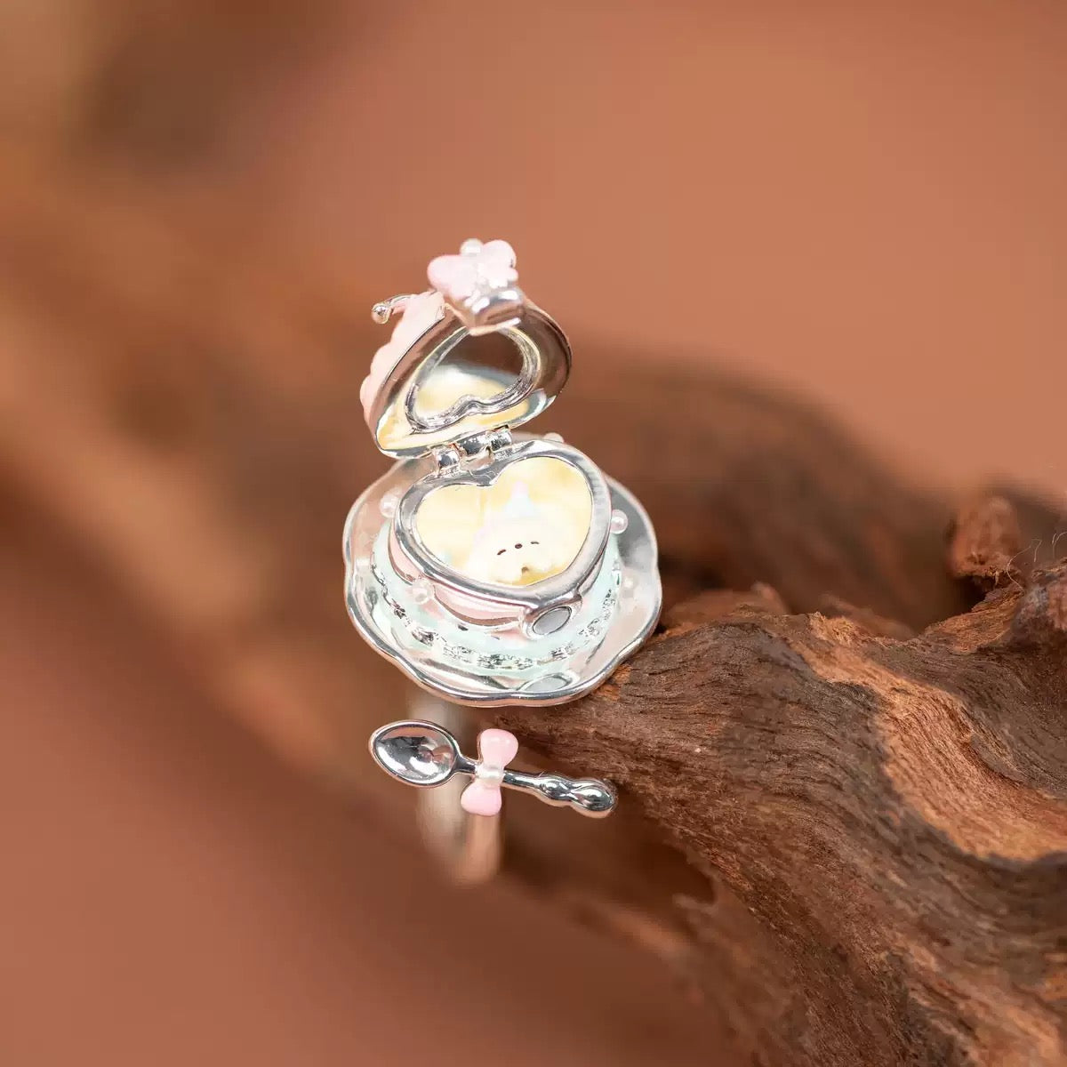 Sterling Silver Cream Cake Swivel Ring
