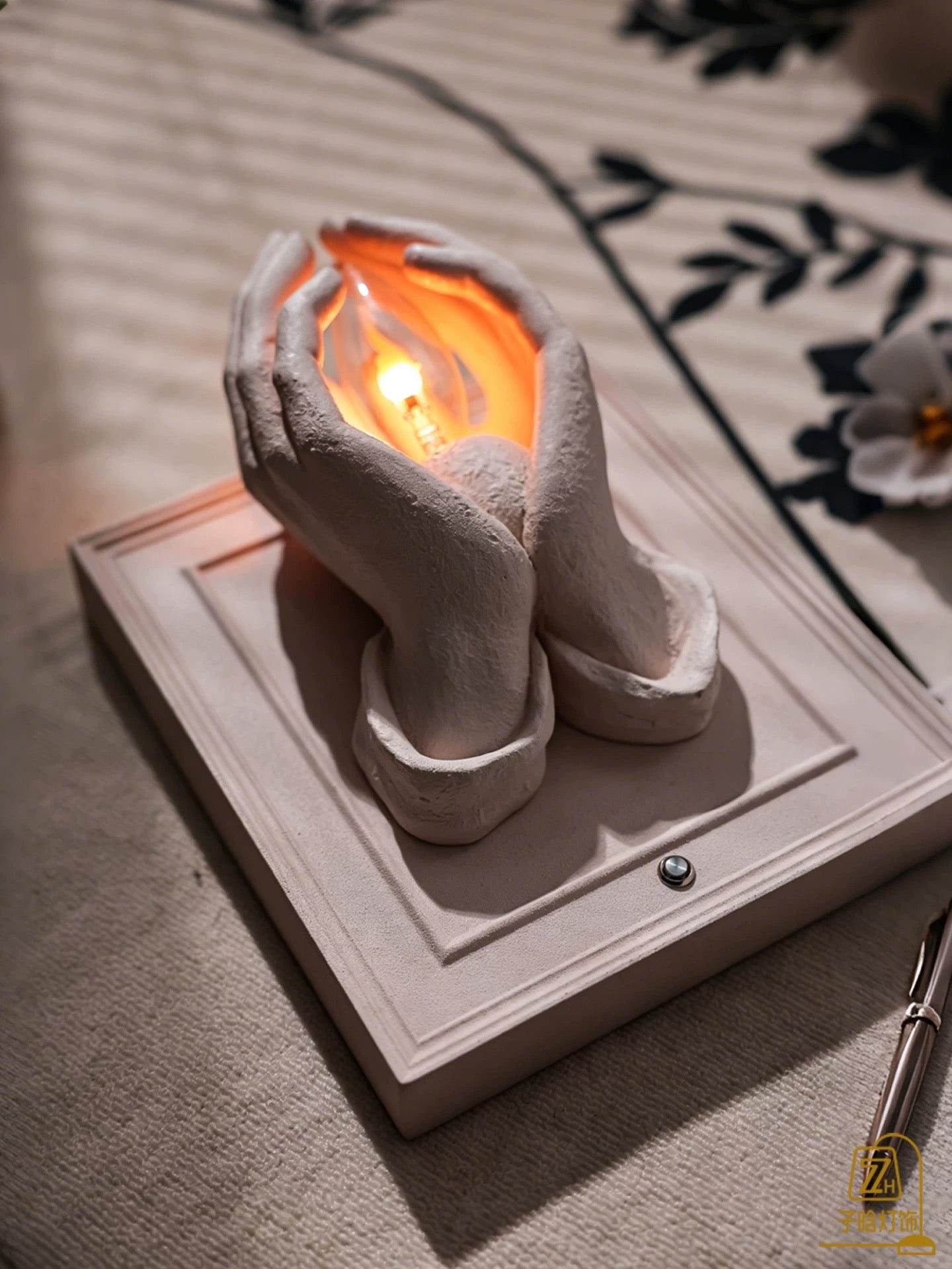 Praying Hands Wall Art Lamp – LED Ambient Wall Light & Table Lamp Decor