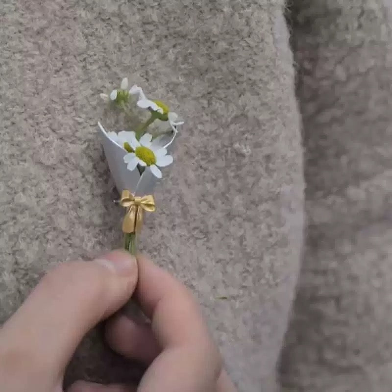 Elegant Flower Vase Brooch Pin – Mini Bouquet Holder Jewelry, Gold Bow Floral Brooch for Women（Buy one, get one free）