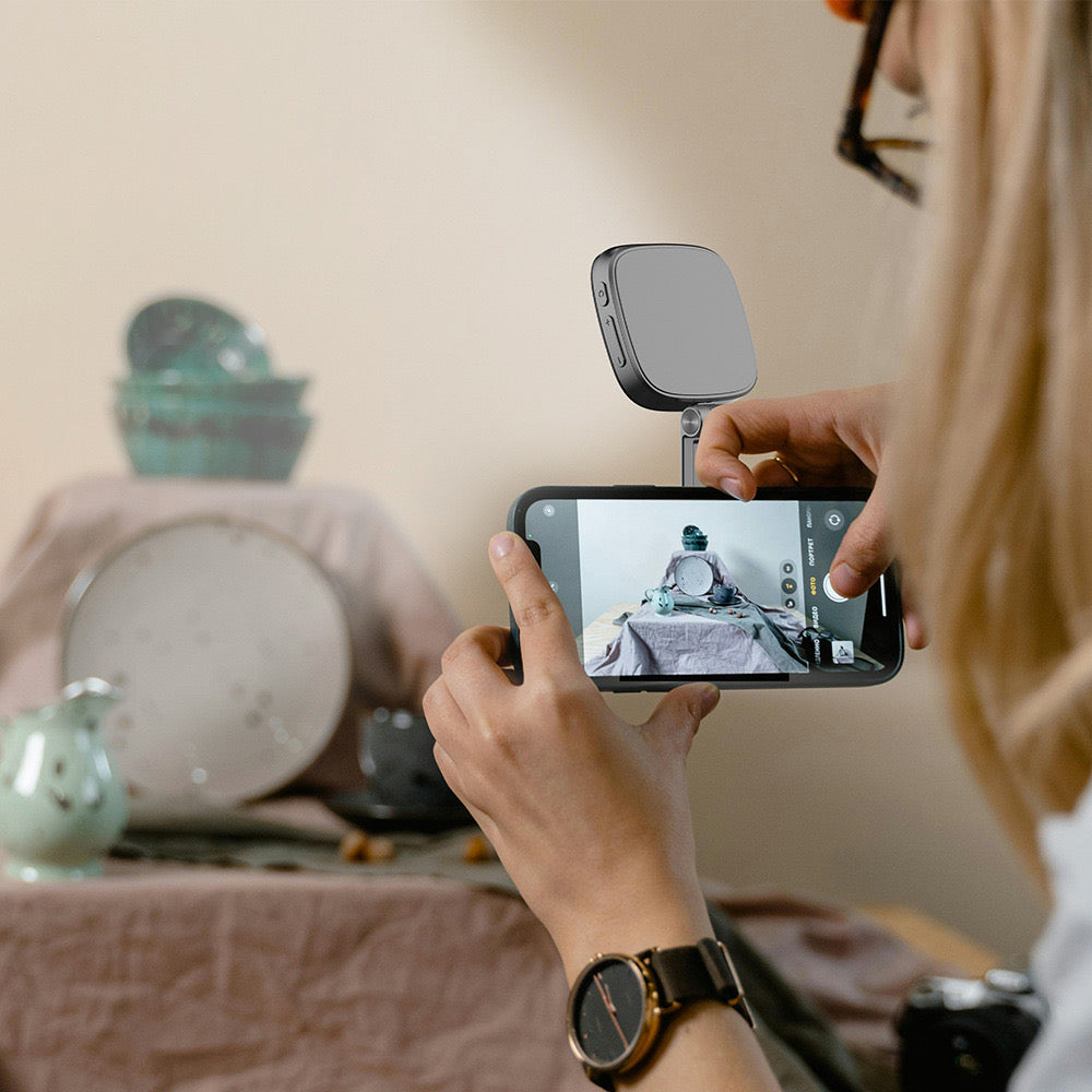 Magnetic cell phone fill light（Free color-changing roast duck）