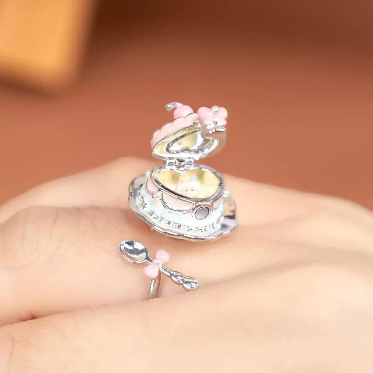Sterling Silver Cream Cake Swivel Ring