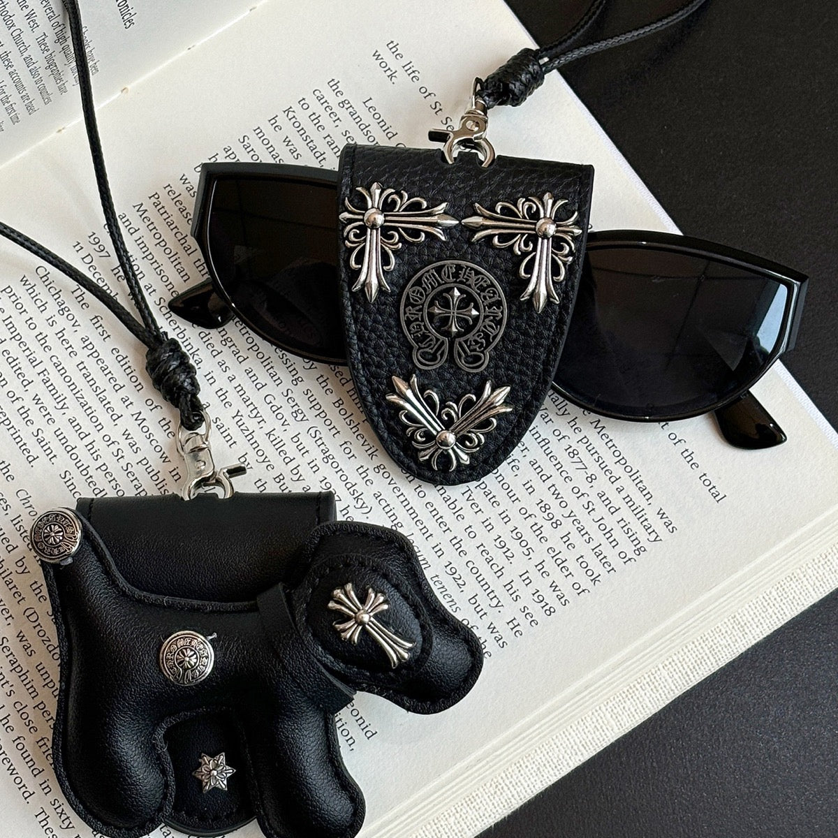 2PCS Gothic Magnetic Glasses Holder Necklace & Keychain
One Price. Two Unique Styles