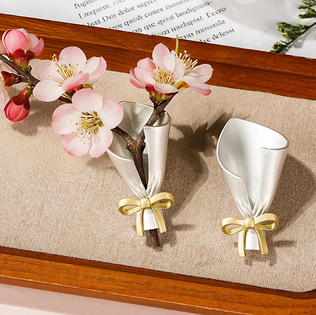 Elegant Flower Vase Brooch Pin – Mini Bouquet Holder Jewelry, Gold Bow Floral Brooch for Women（Buy one, get one free）