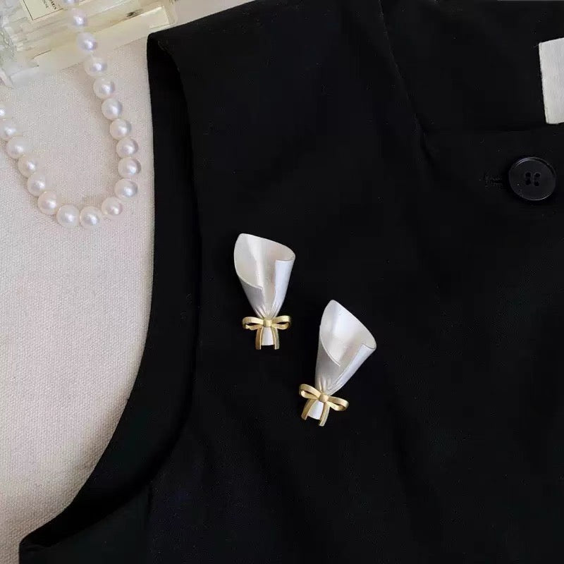 Elegant Flower Vase Brooch Pin – Mini Bouquet Holder Jewelry, Gold Bow Floral Brooch for Women（Buy one, get one free）