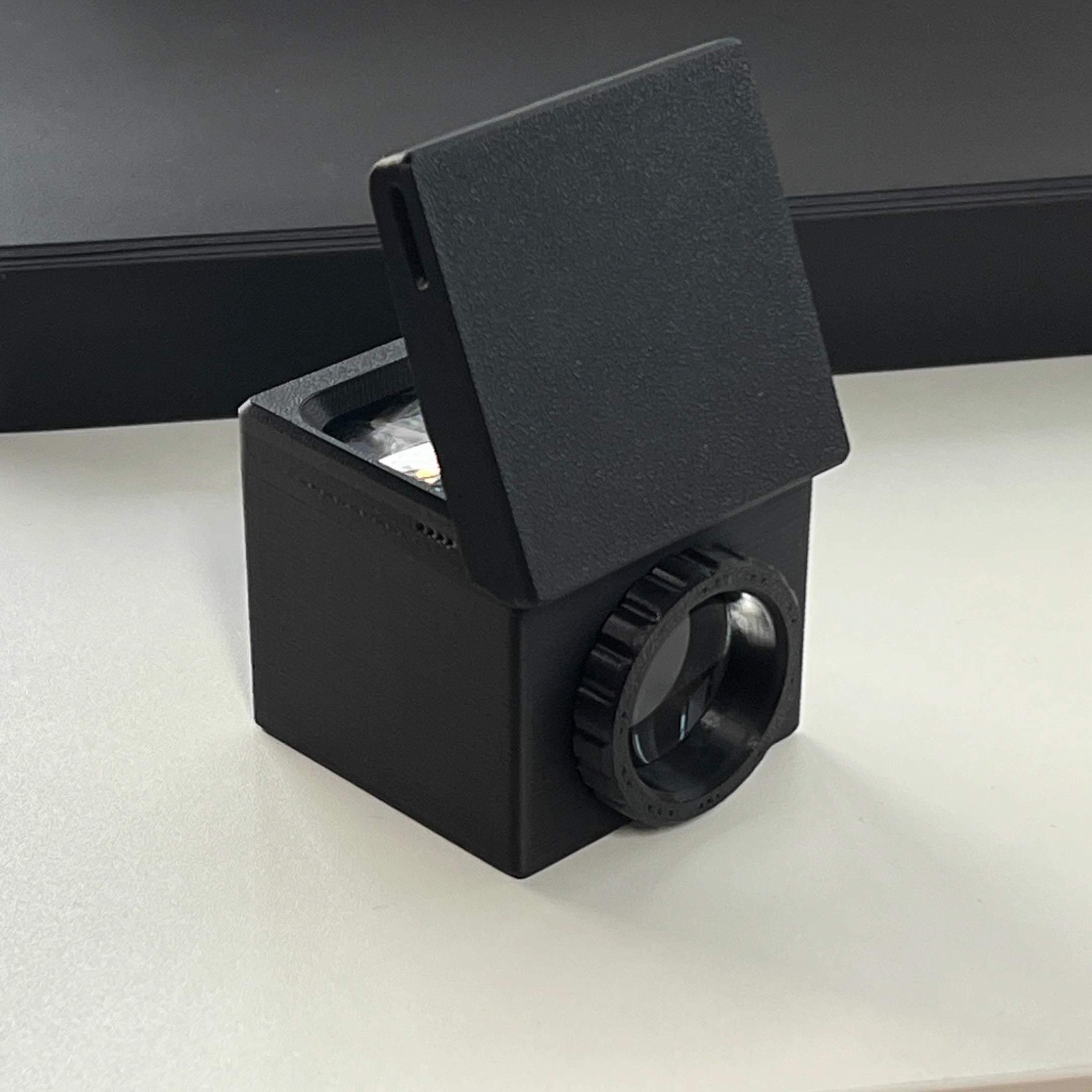flat-waisted viewfinder