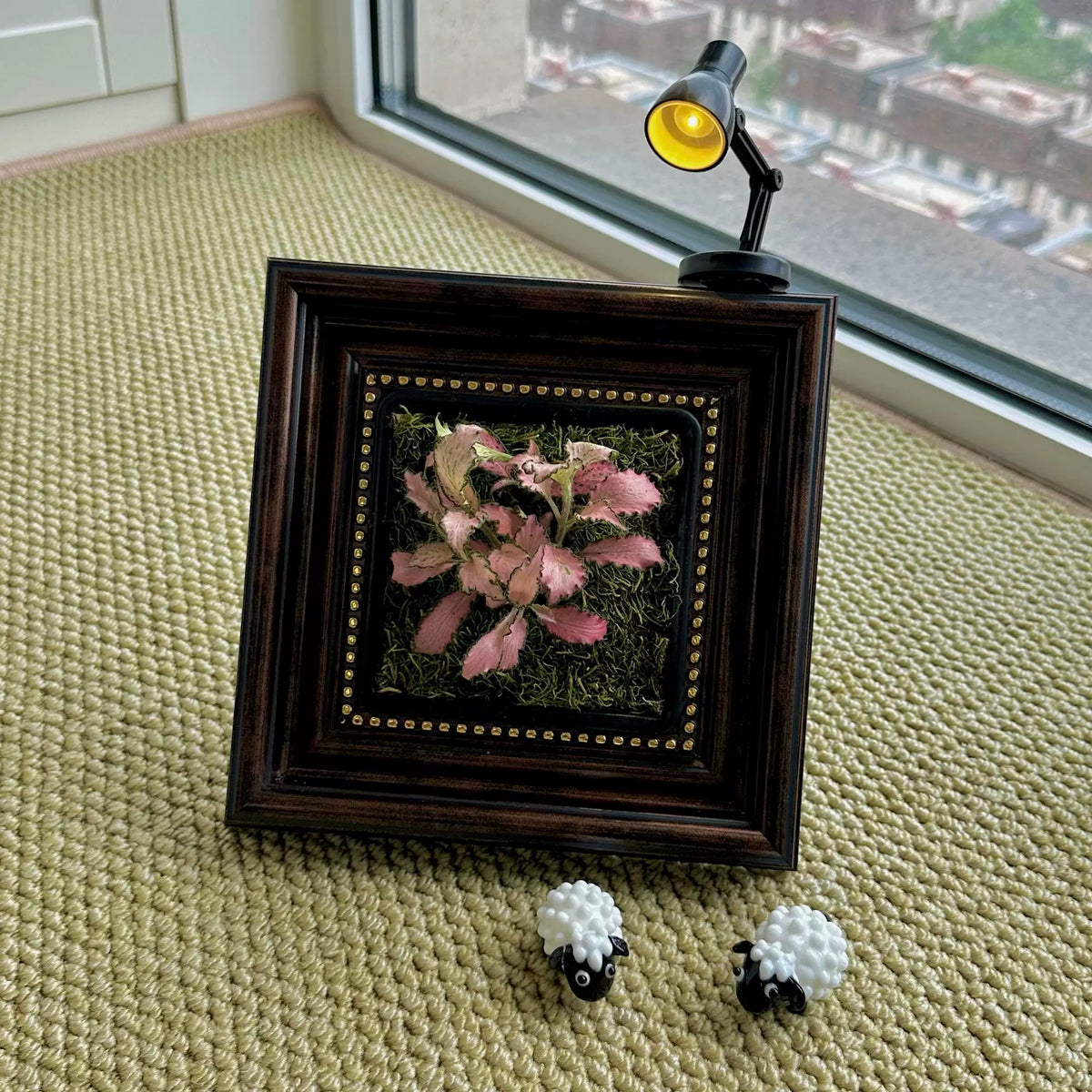 GlowFrame™ – Living Art That Lights Up Your Space（Free desk lamp）Free gift: artificial staghorn fern