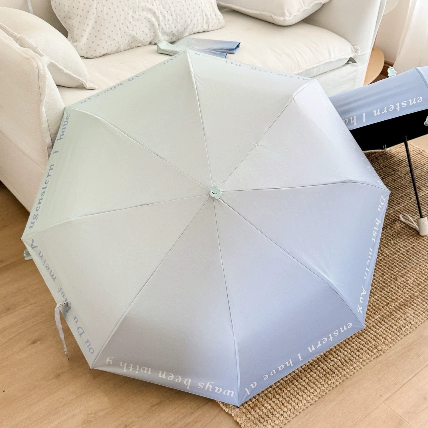 Glow-in-the-Dark Cute Ghost Pendant Umbrella – UPF 50+ UV Protection Sun & Rain Compact Parasol
