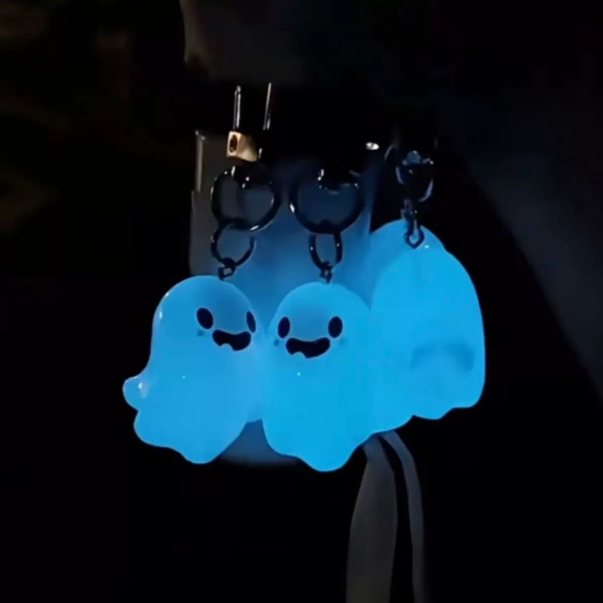 Glow-in-the-Dark Cute Ghost Pendant Umbrella – UPF 50+ UV Protection Sun & Rain Compact Parasol